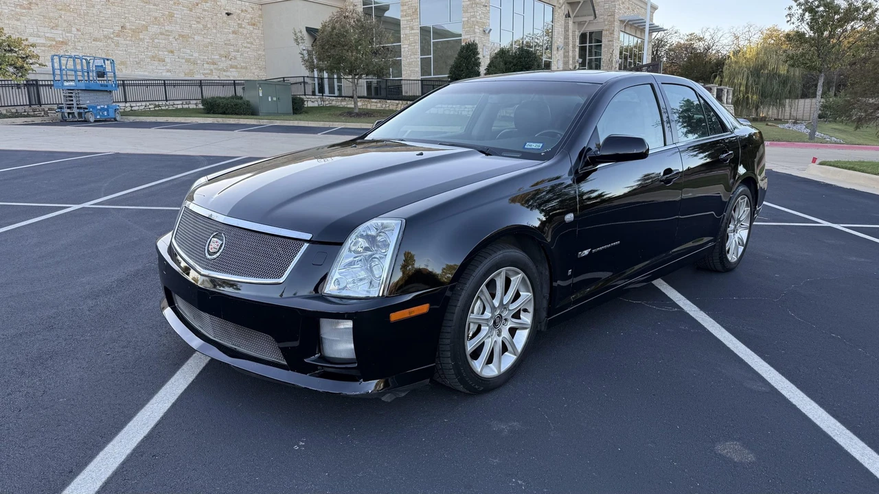 2006 Cadillac STS-V - Image 2 of 31