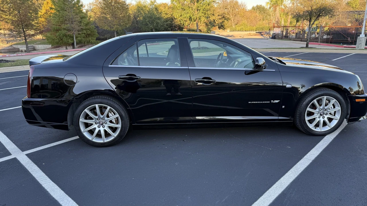 2006 Cadillac STS-V - Image 8 of 31