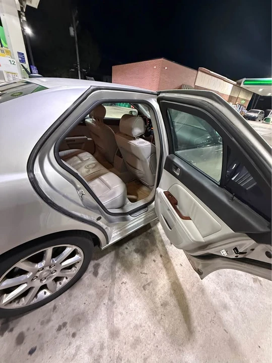 2006 Cadillac STS - Image 6 of 10
