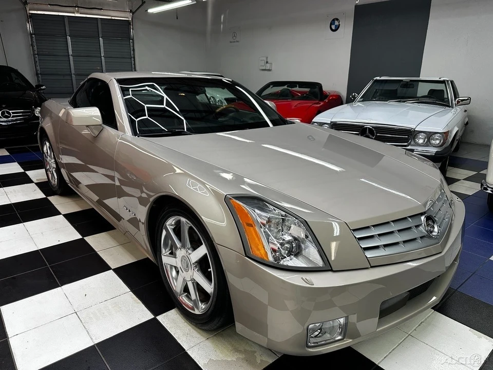 2006 Cadillac XLR - Image 2 of 21