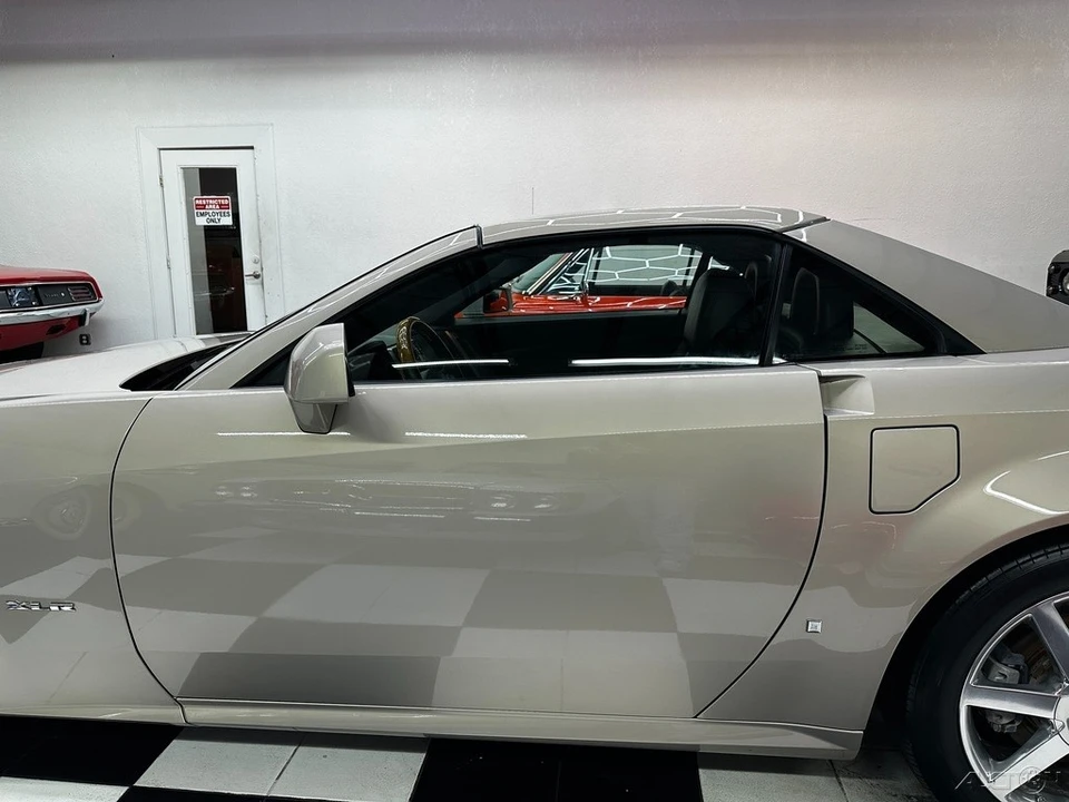 2006 Cadillac XLR - Image 15 of 21