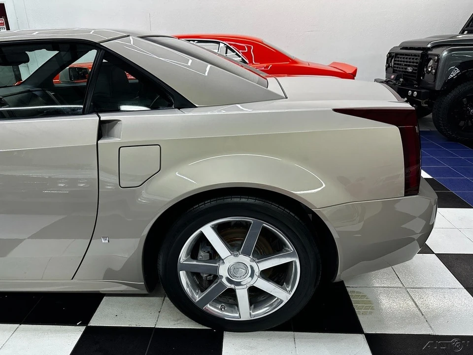 2006 Cadillac XLR - Image 17 of 21