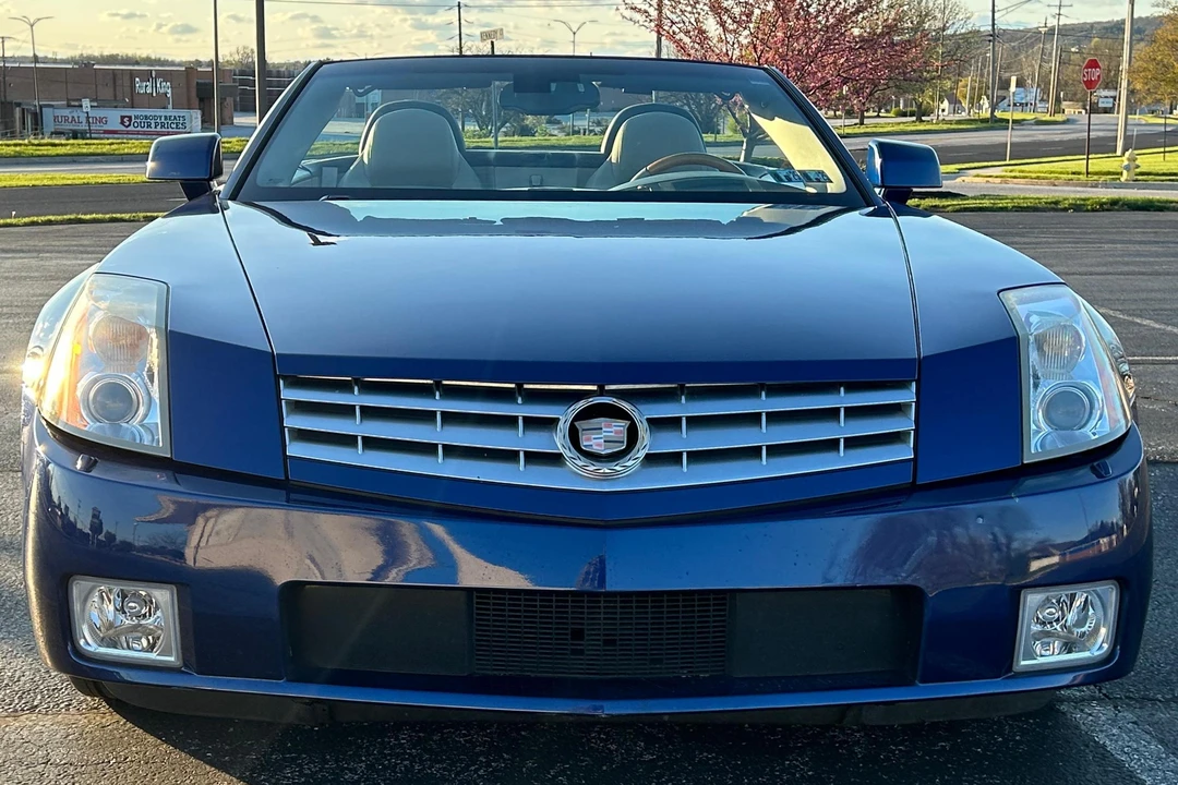 2006 Cadillac XLR - Image 2 of 31