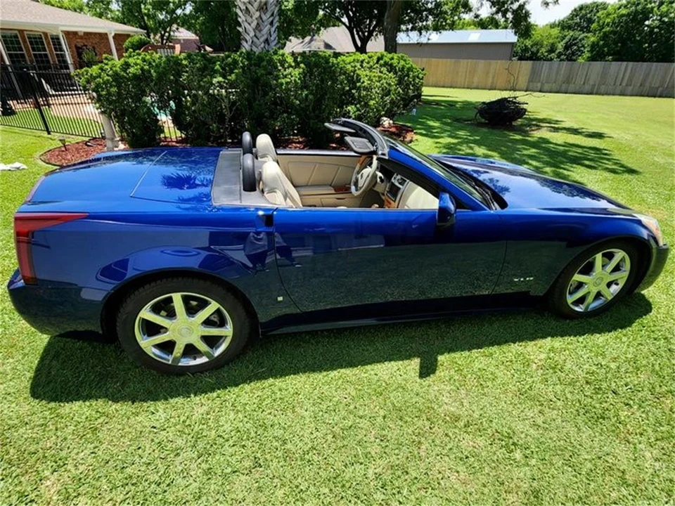 2006 Cadillac XLR - Image 2 of 12