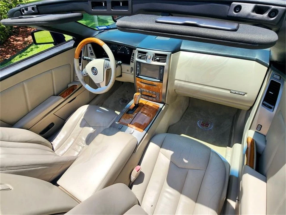 2006 Cadillac XLR - Image 9 of 12
