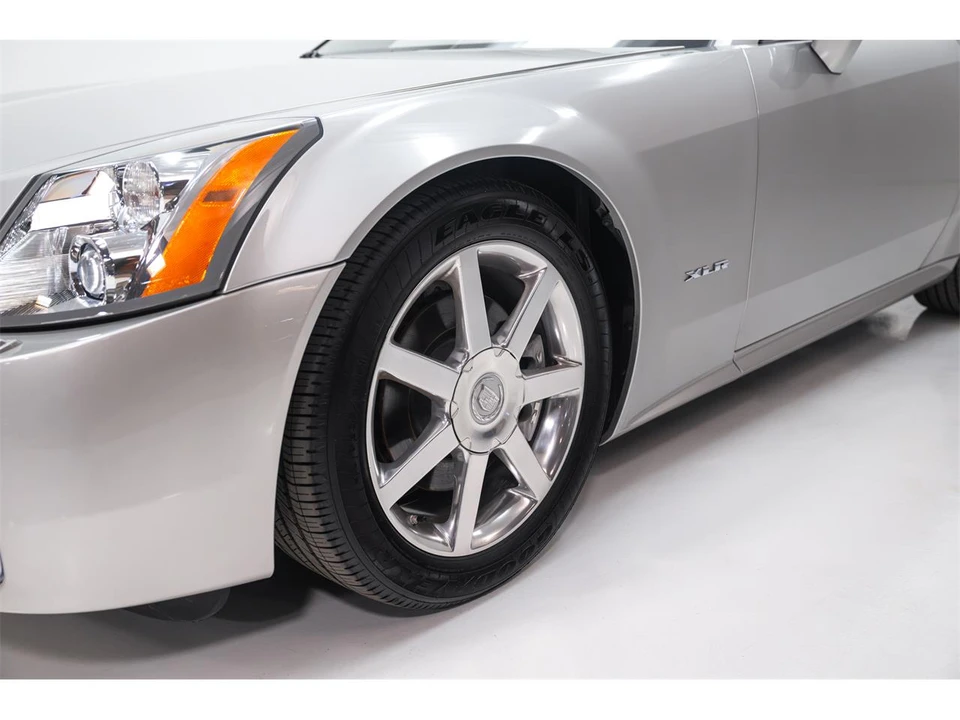 2006 Cadillac XLR - Image 18 of 31