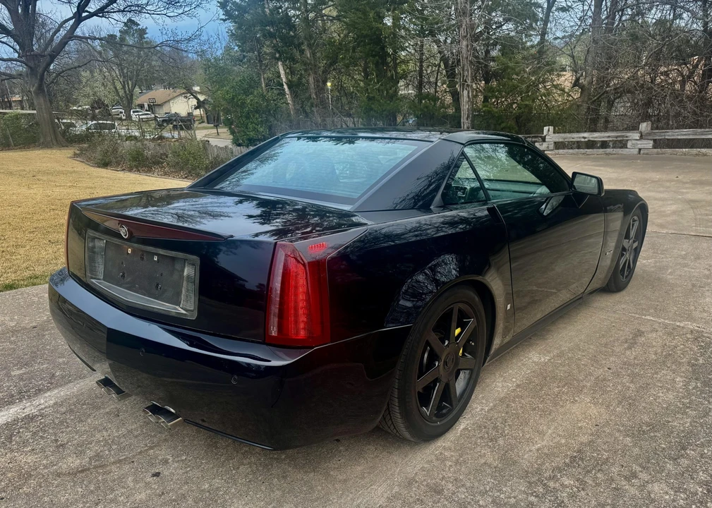 2006 Cadillac XLR - Image 29 of 31