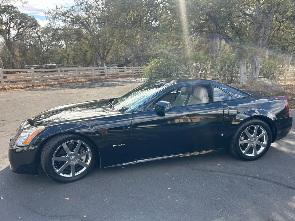 2006 Cadillac XLR - Image 2 of 19