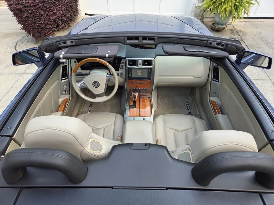 2006 Cadillac XLR - Image 5 of 17
