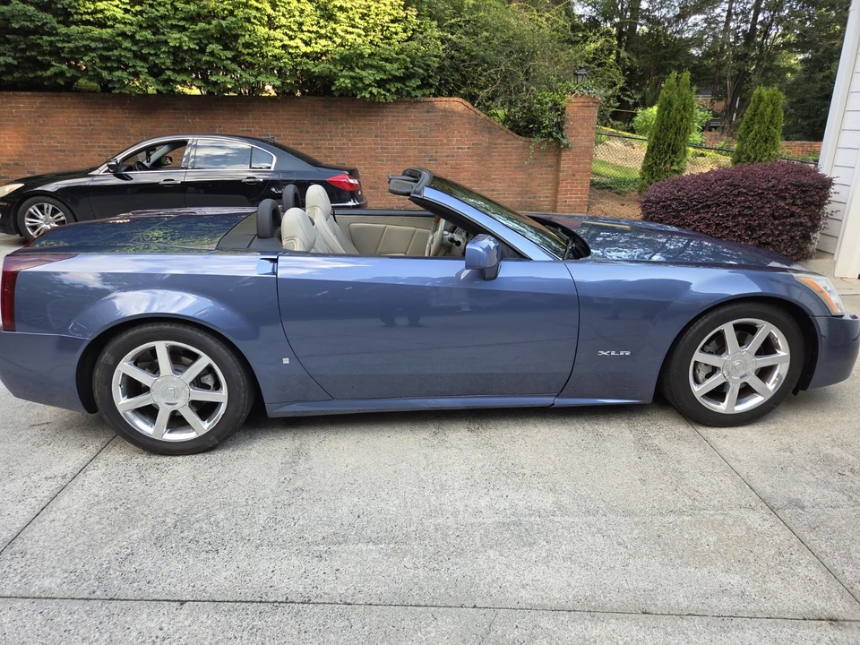 2006 Cadillac XLR - Image 2 of 17