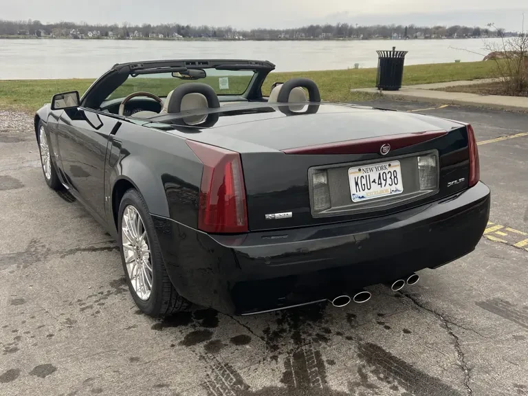 2006 Cadillac XLR - Image 29 of 31