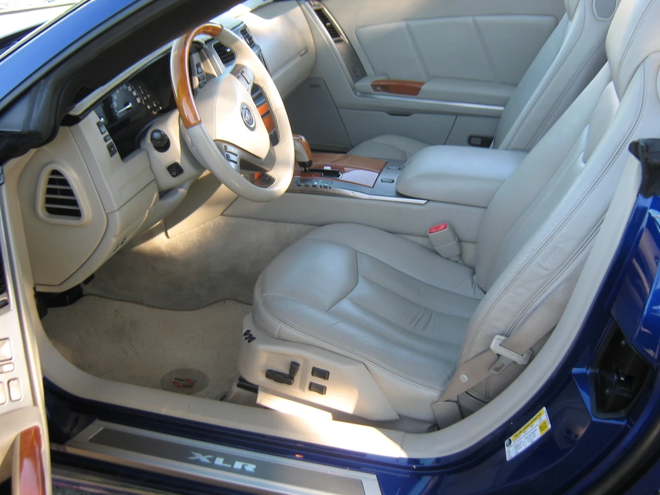 2006 Cadillac XLR - Image 29 of 31
