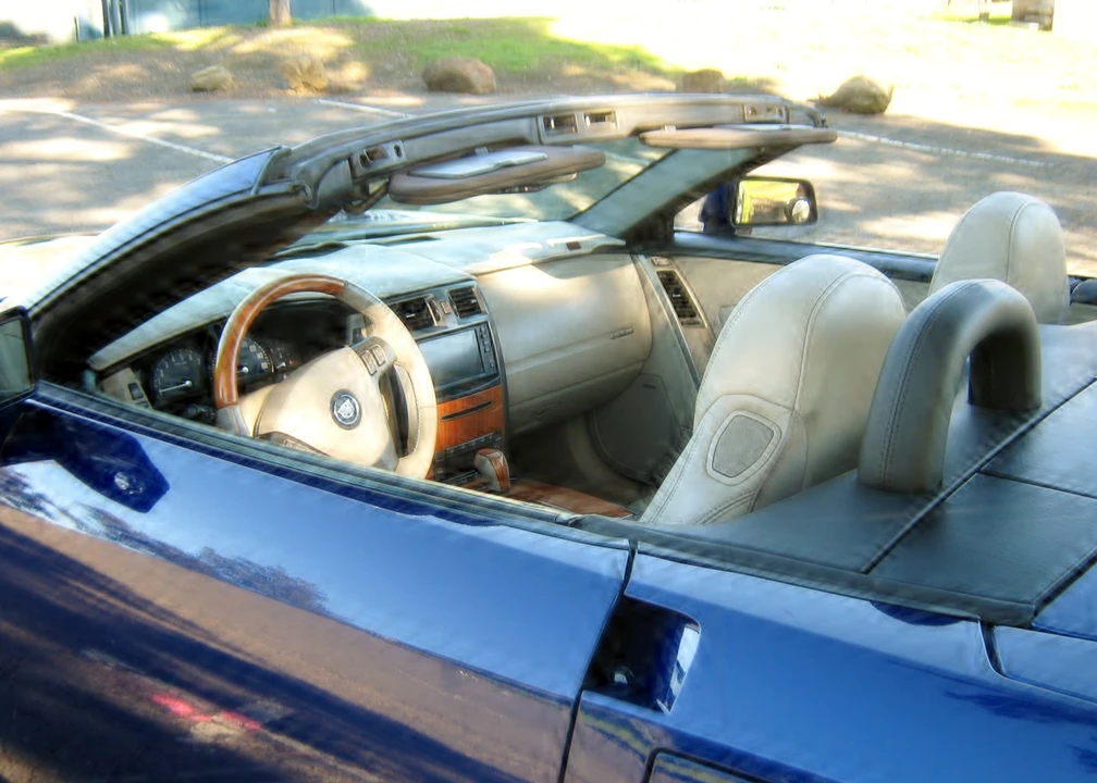 2006 Cadillac XLR - Image 28 of 31