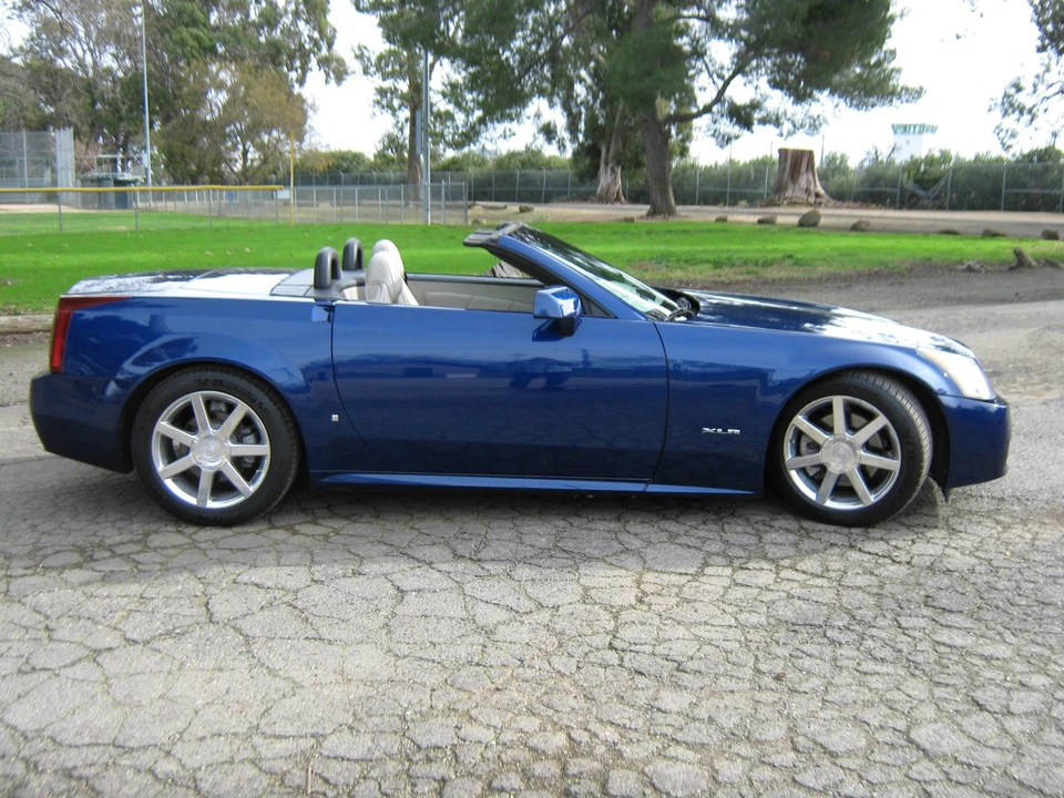 2006 Cadillac XLR - Image 9 of 31
