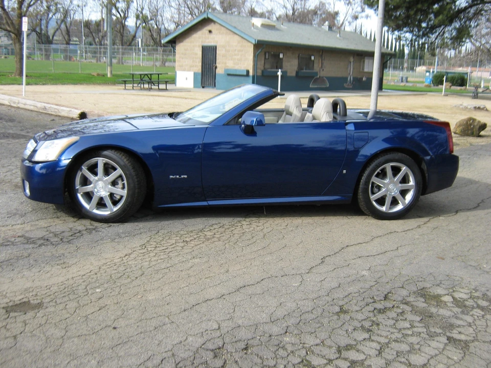 2006 Cadillac XLR - Image 2 of 31