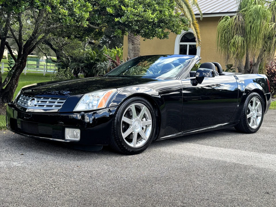 2006 Cadillac XLR - Image 2 of 31
