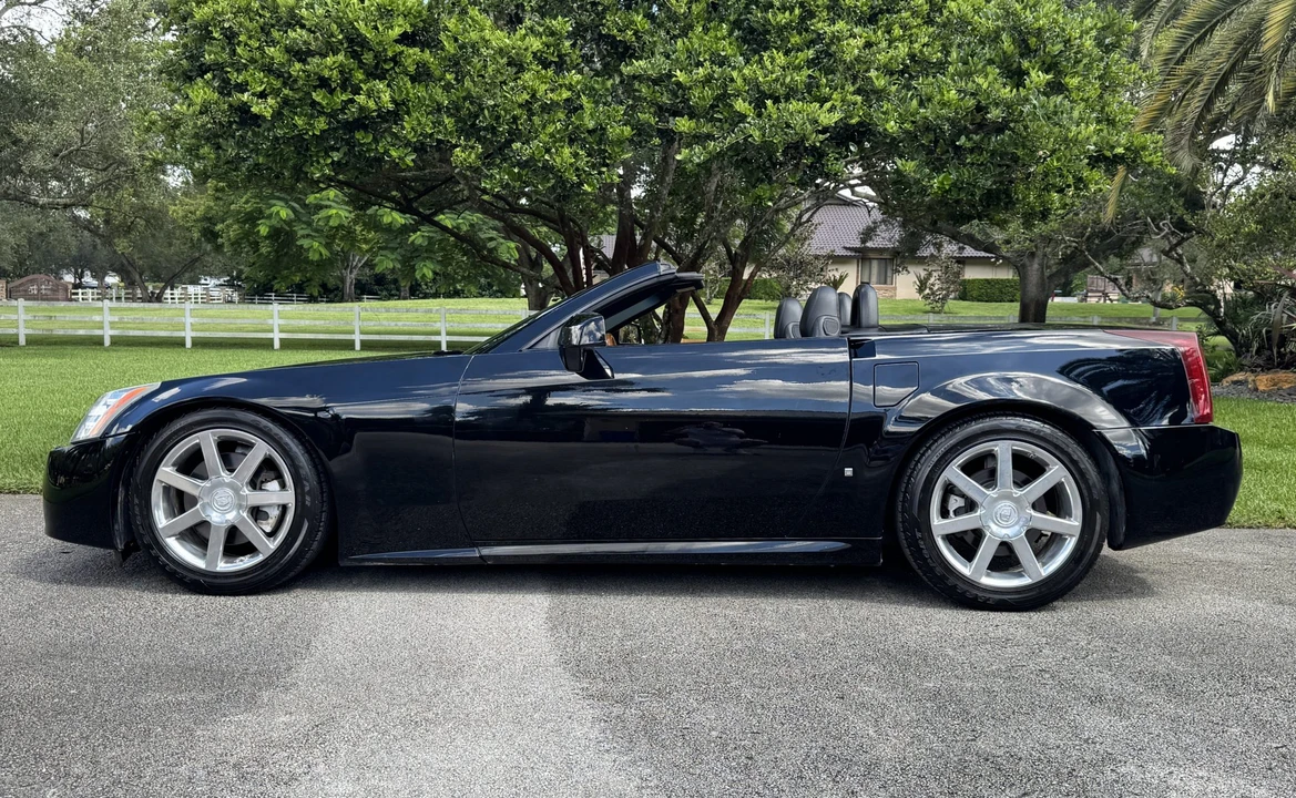 2006 Cadillac XLR - Image 9 of 31