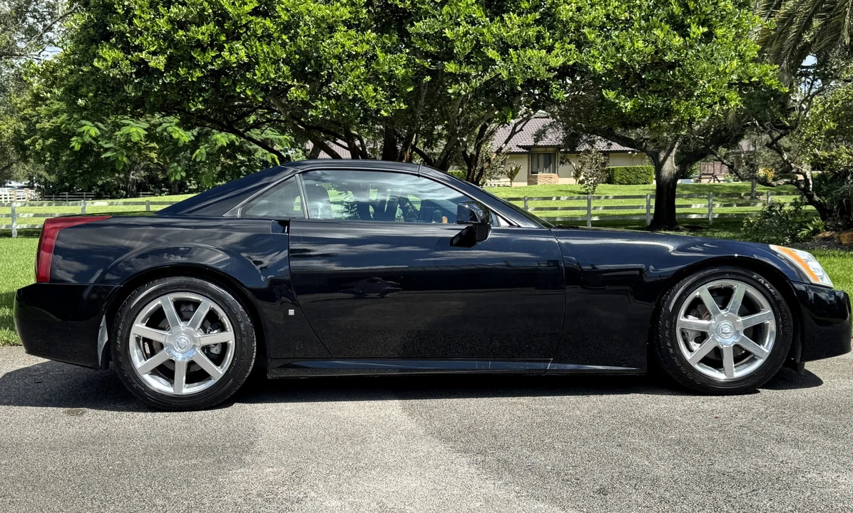 2006 Cadillac XLR - Image 13 of 31