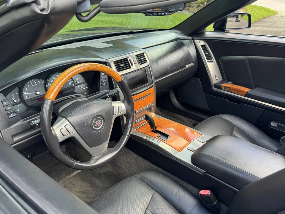 2006 Cadillac XLR - Image 21 of 31