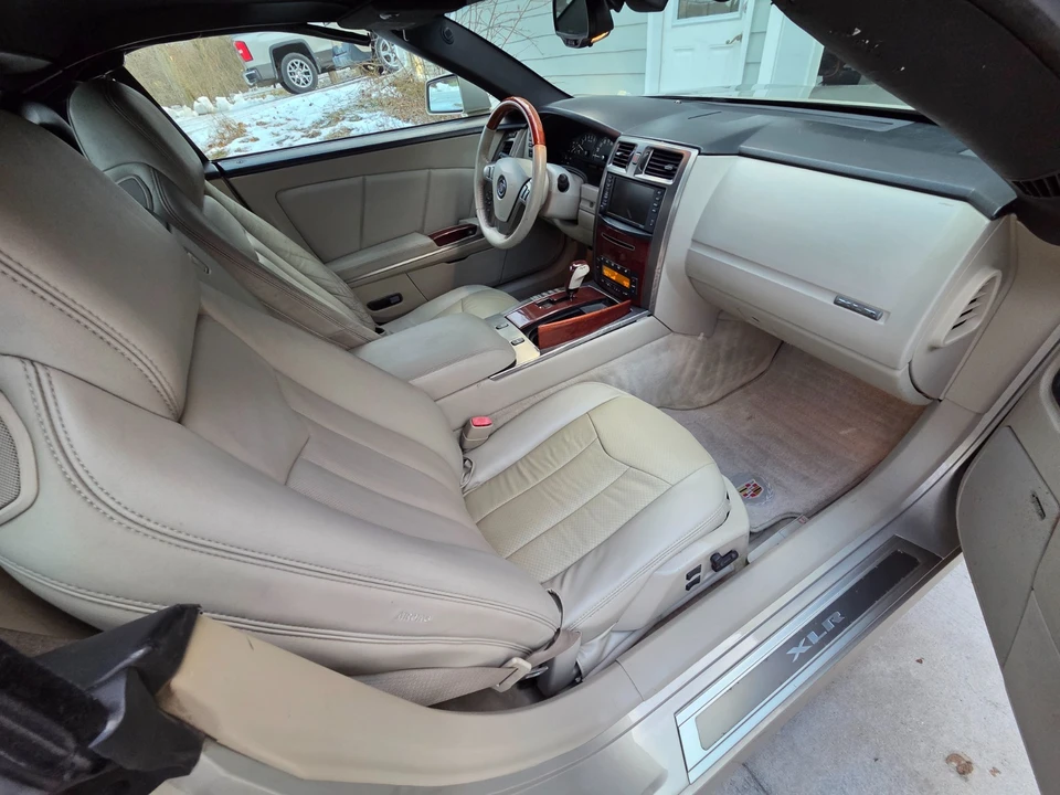 2006 Cadillac XLR - Image 19 of 21