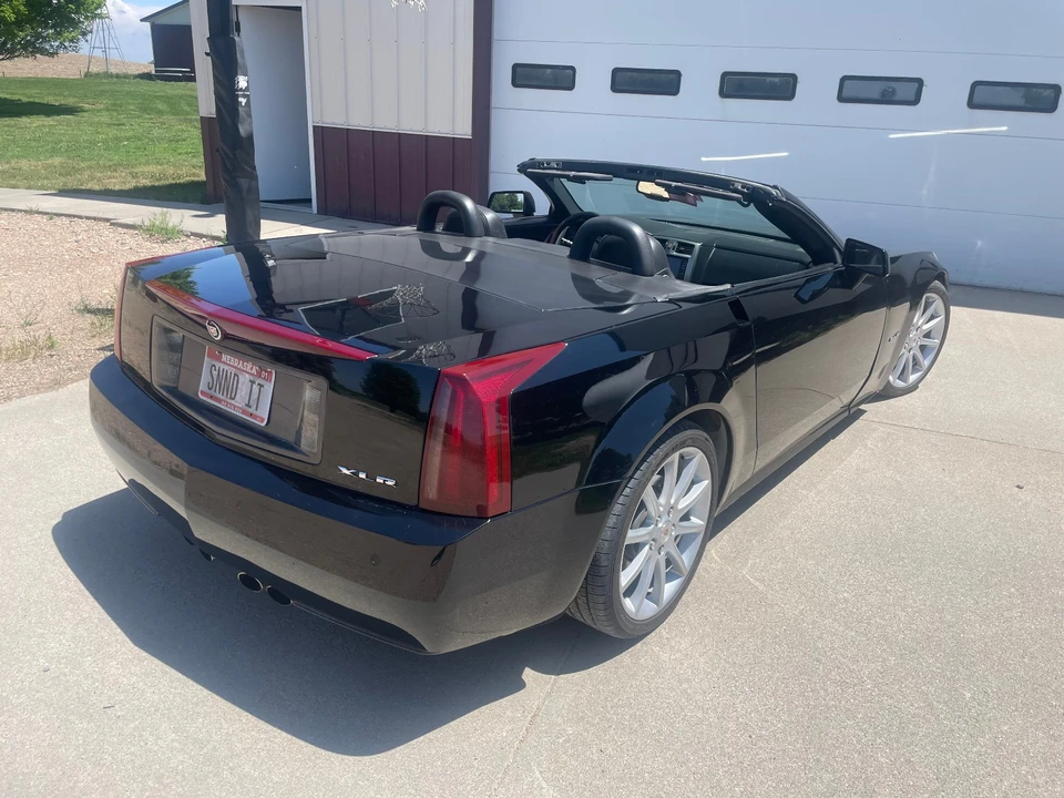 2006 Cadillac XLR - Image 2 of 3