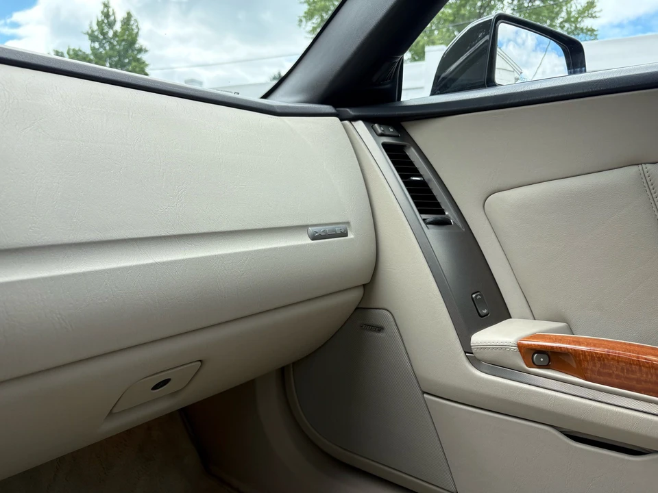 2006 Cadillac XLR - Image 26 of 27