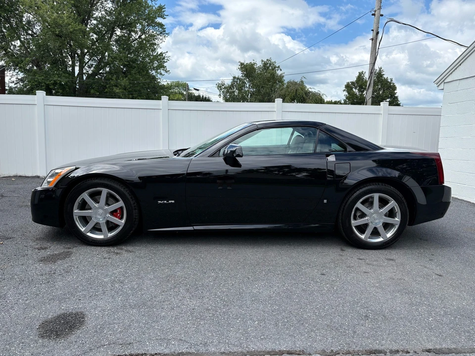2006 Cadillac XLR - Image 2 of 27