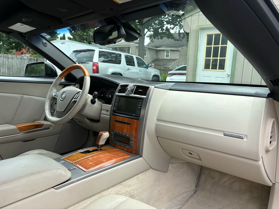 2006 Cadillac XLR - Image 19 of 27