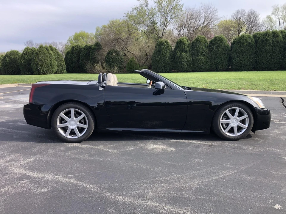 2006 Cadillac XLR - Image 10 of 31