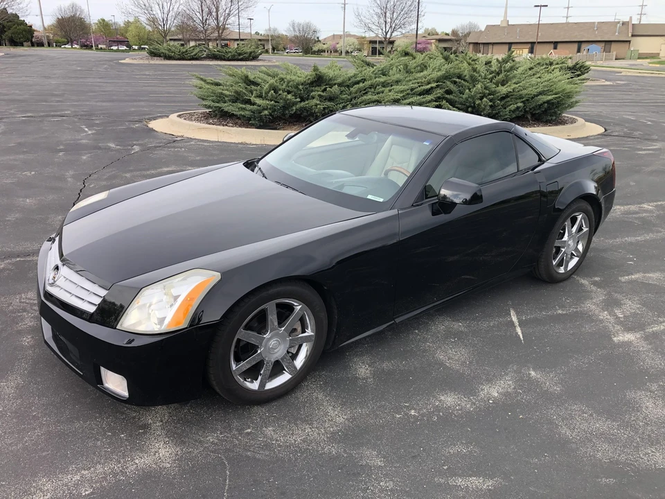 2006 Cadillac XLR - Image 2 of 31