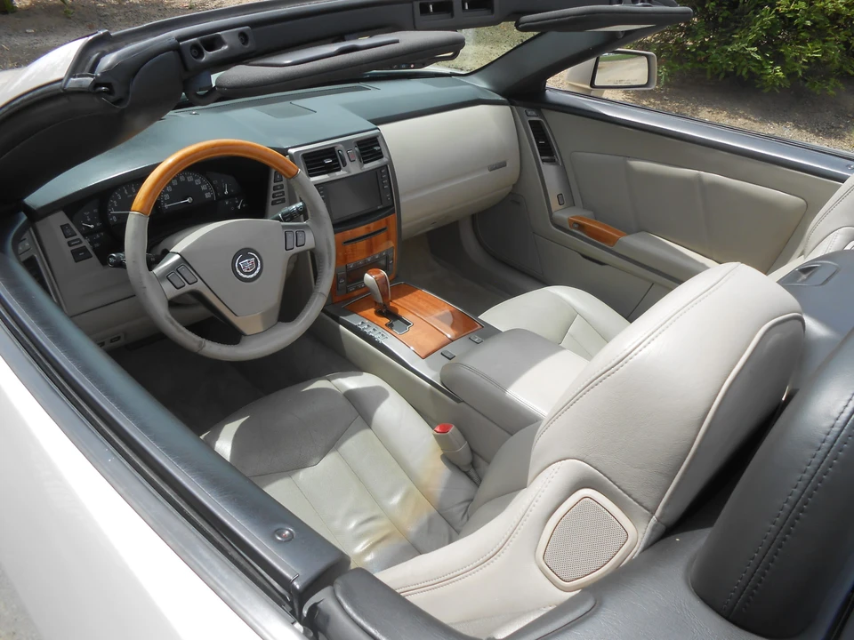 2006 Cadillac XLR - Image 25 of 31
