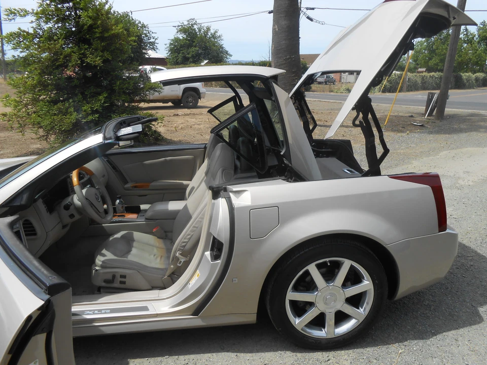 2006 Cadillac XLR - Image 22 of 31