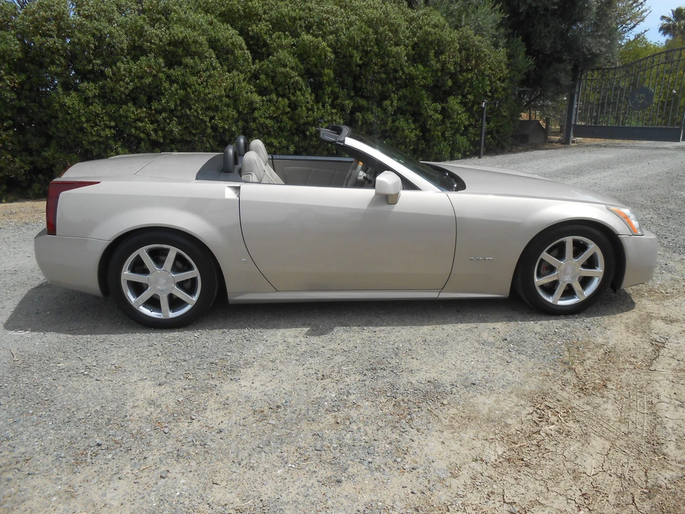 2006 Cadillac XLR - Image 8 of 31