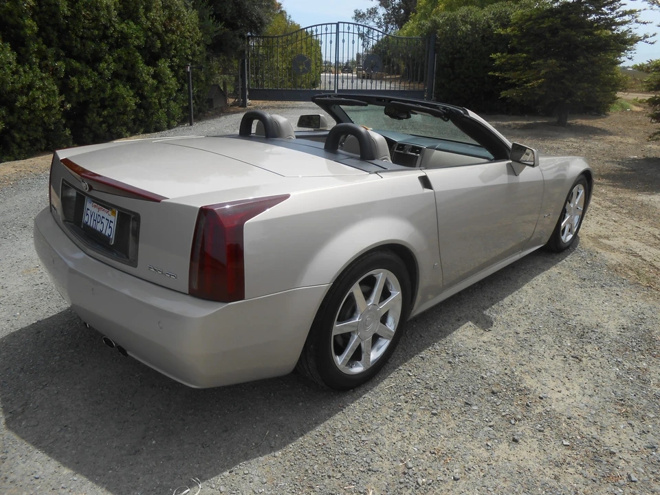 2006 Cadillac XLR - Image 11 of 31