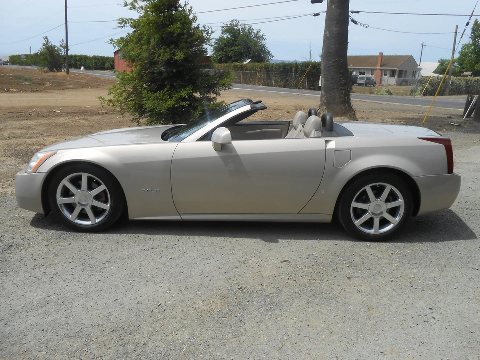 2006 Cadillac XLR - Image 2 of 31