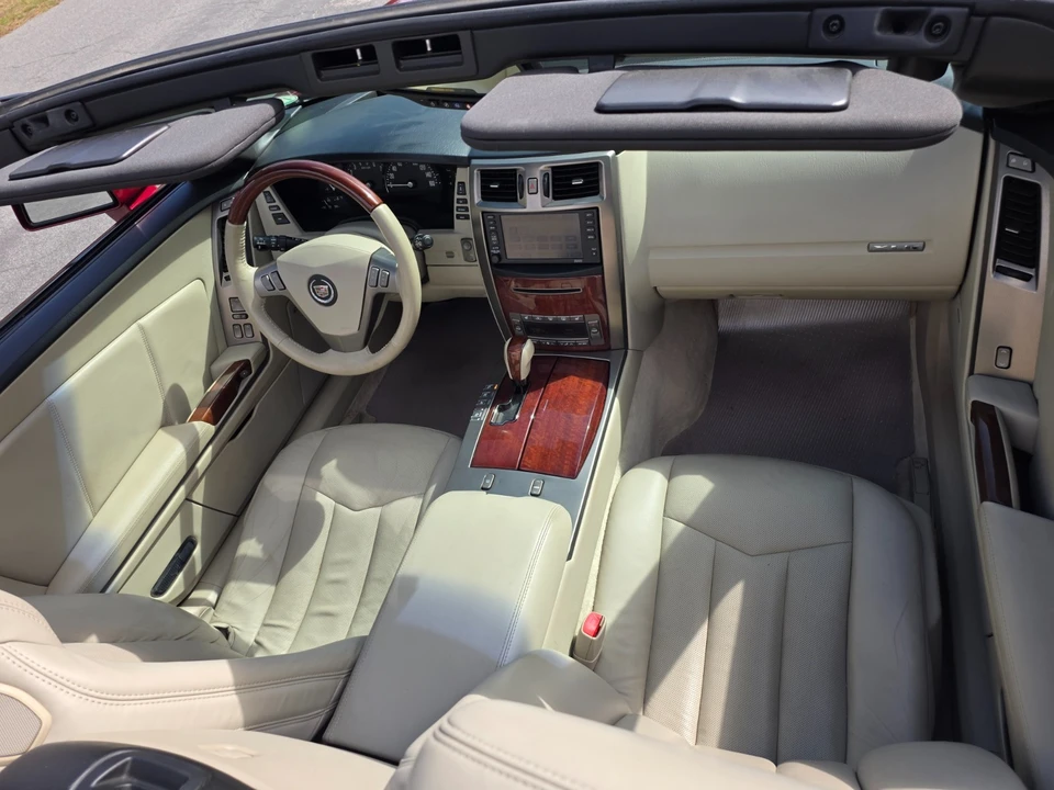 2006 Cadillac XLR - Image 17 of 21