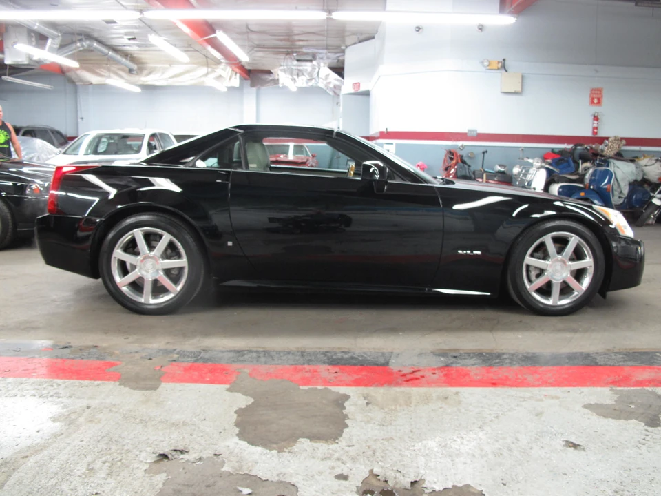 2006 Cadillac XLR - Image 7 of 31