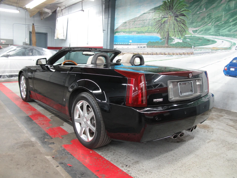 2006 Cadillac XLR - Image 12 of 31