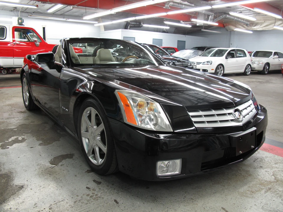 2006 Cadillac XLR - Image 6 of 31