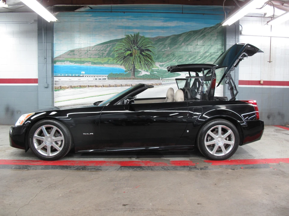 2006 Cadillac XLR - Image 15 of 31