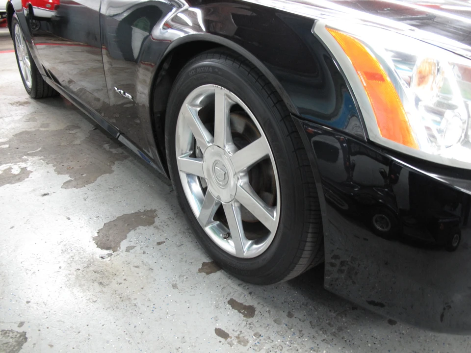 2006 Cadillac XLR - Image 16 of 31