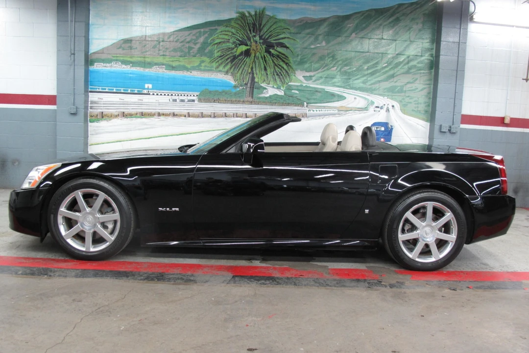 2006 Cadillac XLR - Image 14 of 31