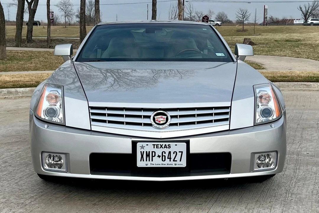 2006 Cadillac XLR - Image 2 of 31