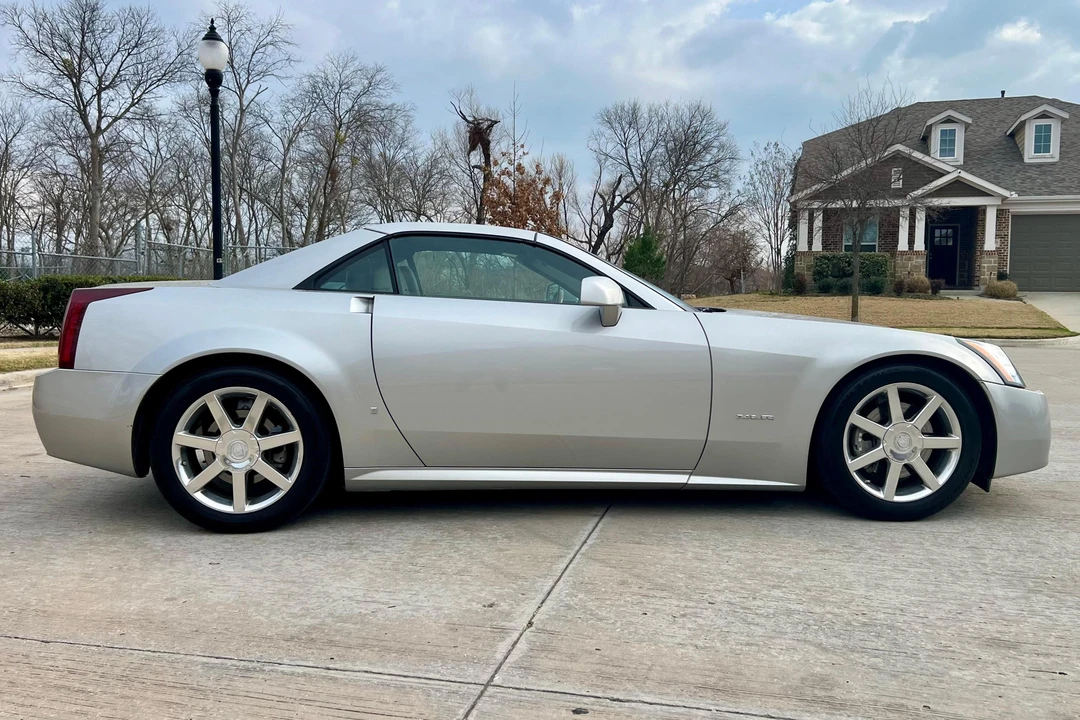 2006 Cadillac XLR - Image 3 of 31
