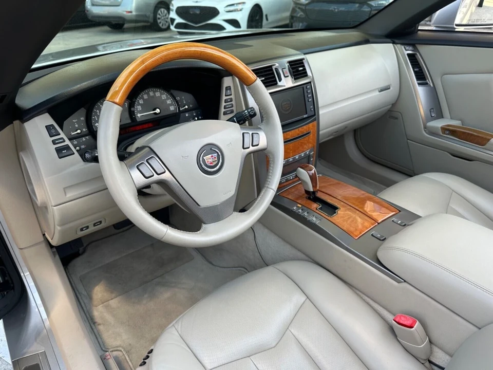 2006 Cadillac XLR - Image 15 of 21