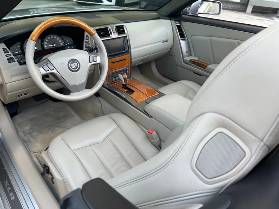 2006 Cadillac XLR - Image 19 of 21