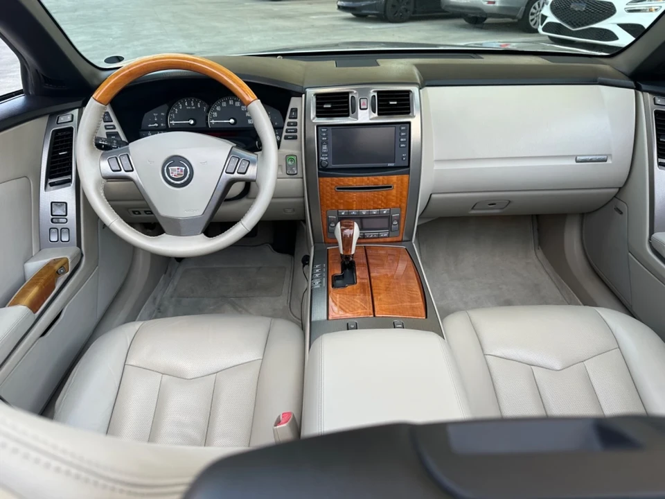 2006 Cadillac XLR - Image 18 of 21