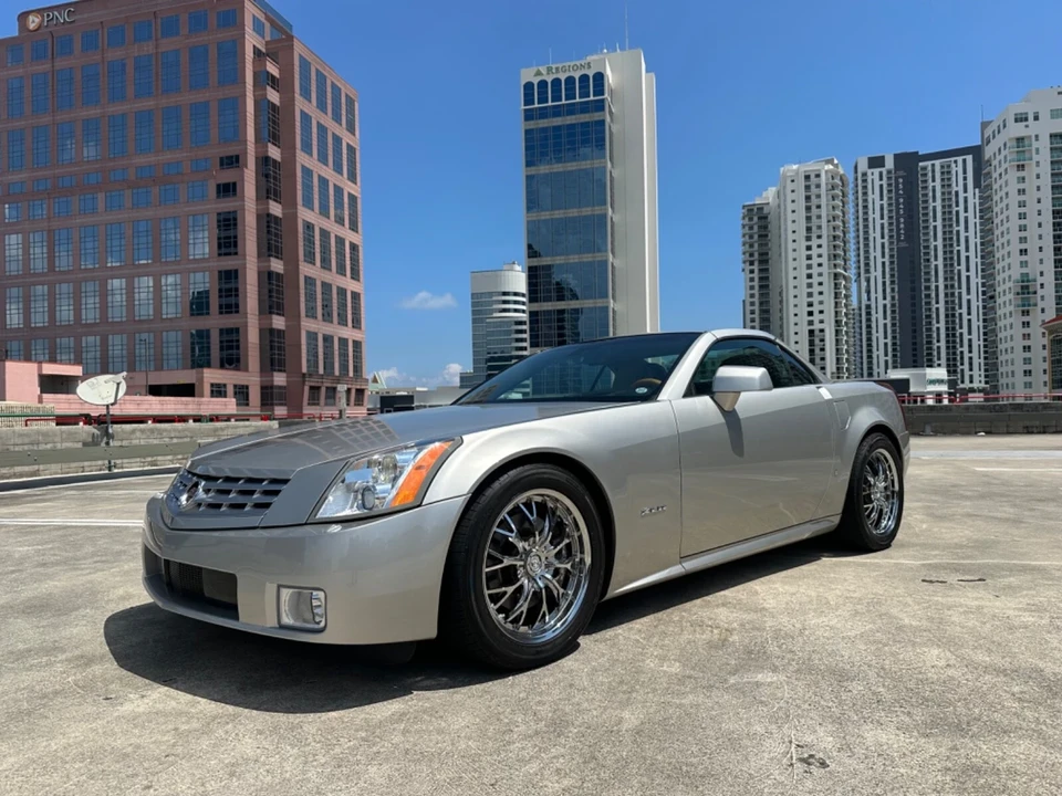 2006 Cadillac XLR - Image 2 of 21