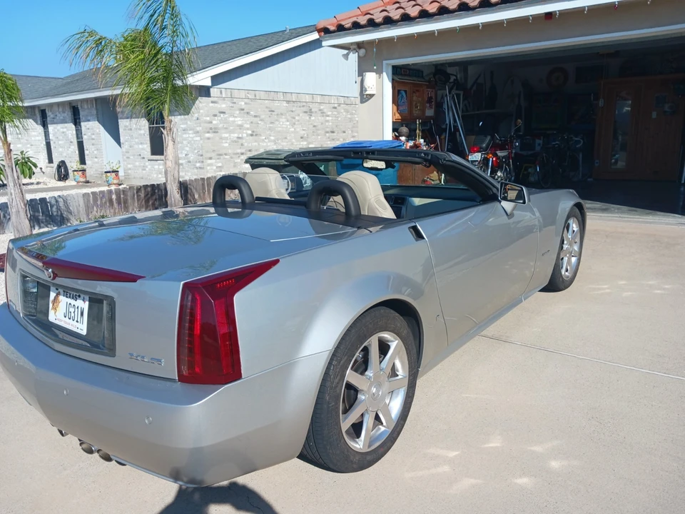 2006 Cadillac XLR - Image 18 of 19