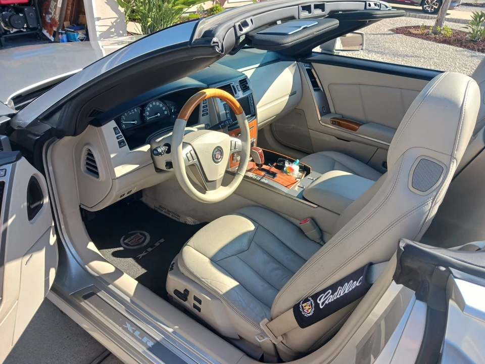 2006 Cadillac XLR - Image 11 of 19